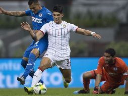 El aporte del número nueve de Chivas no se limita a la ofensiva. MEXSPORT/ARCHIVO