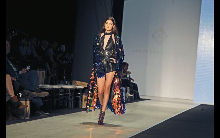 La maxi-lentejuela es un elemento único en la colección “Adela”, dando un toque de glamour extremo pero con prendas versátiles y ligeras para el uso cotidiano. EL INFORMADOR / E. Barrera