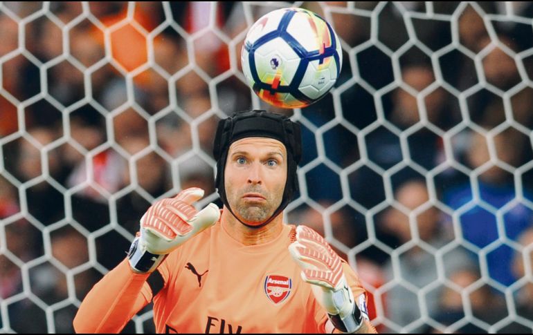 Petr Cech decide retirarse después de dos décadas de carrera. AP