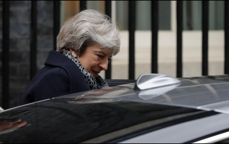 Los analistas predicen que May superará el desafío, pero cada vez tiene menos opciones para lograr un 