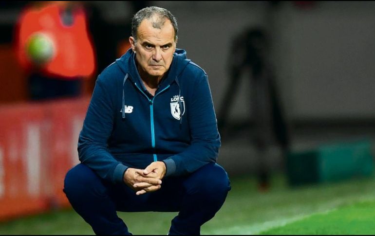 En el ojo del huracán. Bielsa reconoce que no es la primera vez que lo hace. AP / ARCHIVO