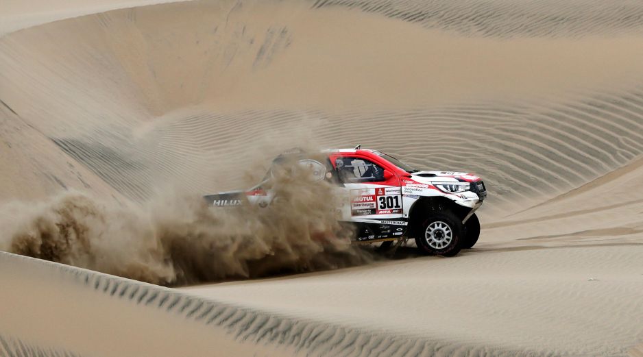 Al-Attiyah se llevó la etapa gracias a los problemas sufridos por sus rivales. AP / R. Mazalan