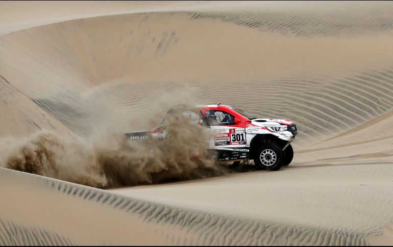 Al-Attiyah se llevó la etapa gracias a los problemas sufridos por sus rivales. AP / R. Mazalan