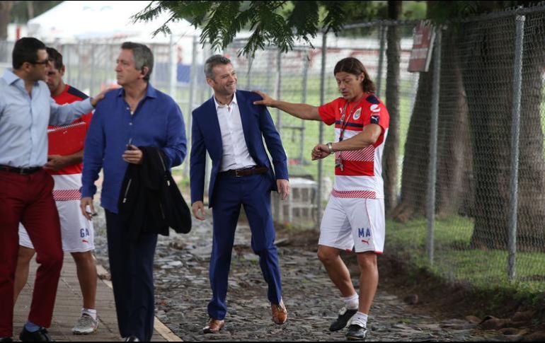 Almeyda (D) fue cesado de Chivas poco después de coronarse campeón de la Concacaf. EL INFORMADOR/ARCHIVO