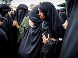 Familiares de algunas de las víctimas mortales del atentado yihadista de ayer lloran la pérdida de sus seres queridos en Nairobi. EFE/D. Kurokawa