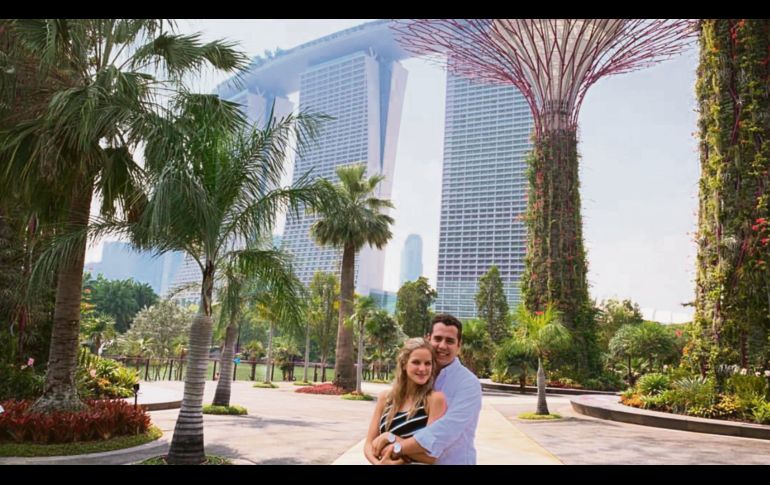 Kike Plasencia y Victoria Salazar en Singapur.