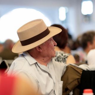 Entregan primeros subsidios a 56 mil adultos mayores