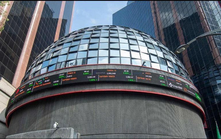 En el mercado accionario local se opera un volumen de 19.5 millones de títulos, por un importe económico de mil 789.006 millones de pesos. AFP / ARCHIVO