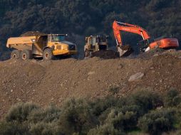 El tipo de terreno hace difícil las labores de rescate del niño. AFP