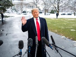 Fotografía de archivo fechada el 14 de enero de 2019 que muestra al presidente estadounidense, Donald J. Trump, mientras habla a su salida de la Casa Blanca. EFE/J. Scalzo