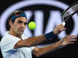 Federer se enfrentará en la siguiente ronda al joven griego Stefanos Tsitsipas. EFE/L. Coch
