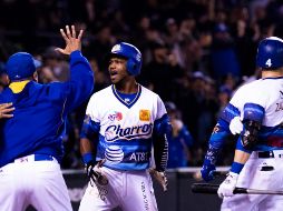 Jugadores de la novena jalisciense celebran tras conseguir el pase a la Final al derrotar a los Venados. FACEBOOK/CharrosBeisbolOficial