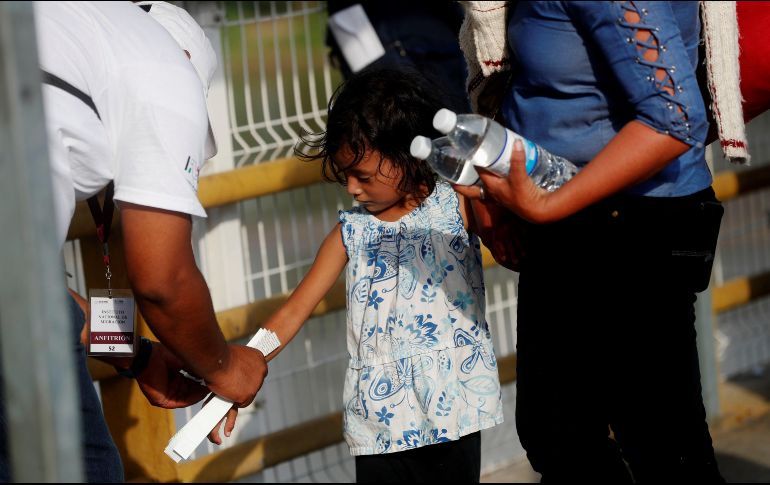 Más de 500 migrantes centroamericanos cruzaron la frontera de Guatemala a México. EFE/E. Biba