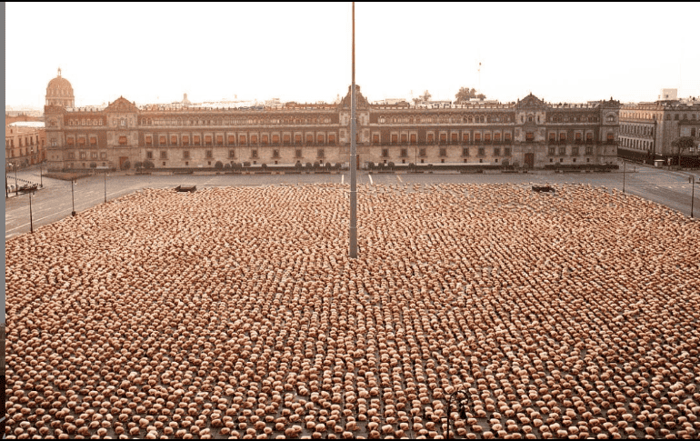 Tunick compartió en sus redes sociales una imagen de retrato de 2007. INSTAGRAM / spencertunick