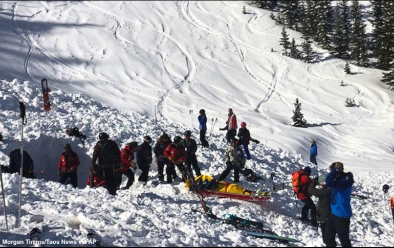 Rescatistas y voluntarios trabajaron varias horas en la zona, en busca de otras posibles víctimas. TWITTER/@Shermanbot