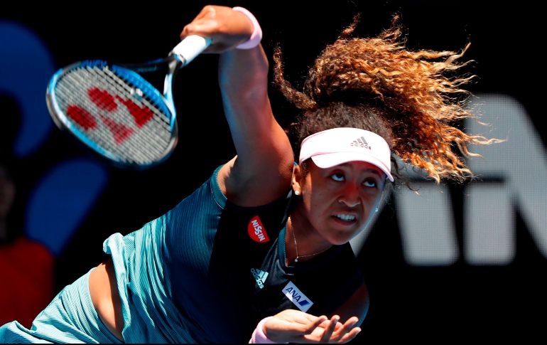 Naomi Osaka realiza un saque durante el encuentro, celebrado en Melbourne. AFP/D. Gray