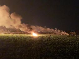 Personal especializado de Pemex atiende el incendio en coordinación con otras autoridades desplegadas en la zona. AFP/CORTESÍA