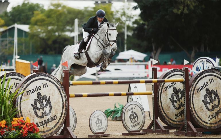 Francisco Pasquel monta a “Coronado” durante la Copa Audi, competencia celebrada a 1.50 metros. EL INFORMADOR / F. Atilano
