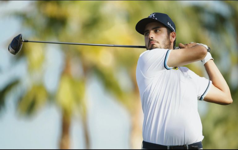 El mexicano Abraham Ancer se ubica a cinco golpes del líder. AFP