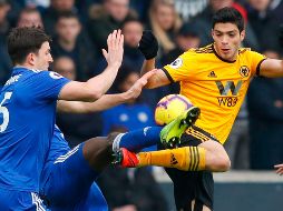 Raúl Jiménez jugó de buena manera todo el cotejo y si bien se le negó el gol en dos remates, tuvo la capacidad de colaborar en la diana del triunfo. AFP / A. Dennis