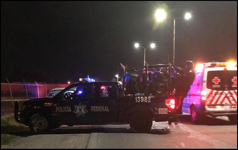 Servicios médicos acudieron al lugar para auxiliar a los afectados, quienes fueron trasladados a hospitales y clínicas particulares. SUN /