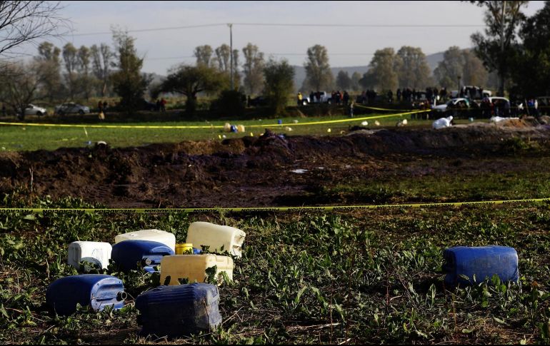 En rueda de prensa, López Obrador aclaró que pese a los hechos, el plan contra el hauchicol continuará; canceló además sus actividades del fin de semana para continuar atendiendo la emergencia. NTX / A. Monroy