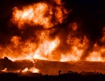 Tras semanas de la estrategia de lucha contra el huachicoleo implementada por el Presidente López Obrador, la explosión en el ducto de Tlahuelilpan, Hidalgo, llama la atención no solo en México. AFP / F. Villeda