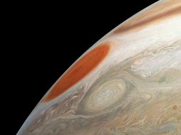 La instantánea fue tomada por la nave espacial Juno mientras realizaba su último vuelo cercano al planet gaseoso. ESPECIAL / nasa.gov