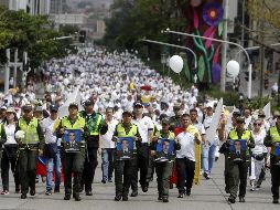 Las marchas del domingo en todo el país fueron promovidas como una muestra no partidista de unidad contra la violencia. EFE / L. Noriega