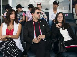 En la parte central, Luis Gerardo, quien está acompañado de Stephanie Cayo a la izquierda y Mariana Treviño a la derecha. CORTESÍA / NETFLIX