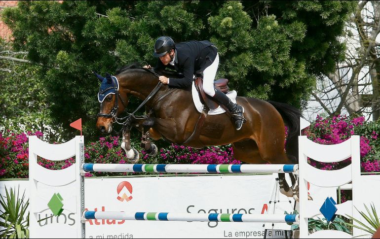 Rodrigo Lambre, a lomos de “Chapilot” se impuso en el Gran Premio Scappino celebrado ayer en el GCC. EL INFORMADOR / A. Camacho