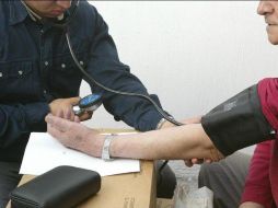 De acuerdo con especialistas, desafortunadamente no existen síntomas claros para identificar la hipertensión hasta que esto ya sea avanzado o tengan una crisis hipertensiva. INFORMADOR / ARCHIVO