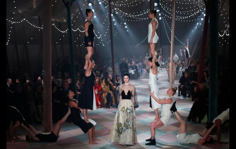 La colección primavera-verano de alta costura de Dior se presenta en París, Francia. AP/F. Mori