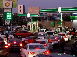 Se espera que en las próximas entregas, se reciban 20 mil barriles cada dos días a través del ducto más los 45 mil que ya son surtidos mediante pipas. EFE/ ARCHIVO