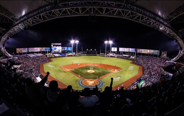 La marca anterior, 16 mil 33 aficionados, había ocurrido apenas en el cuarto juego de la semifinal contra Mazatlán. FACEBOOK/CharrosBeisbolOficial