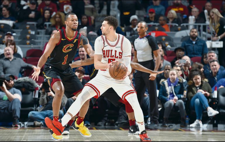 Zach Lavine(#8) ayudó con 25 puntos para hundir más a los Cavaliers. AFP / D. Kyle