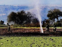A 10 kilómetros del lugar donde explotó un ducto de Pemex a causa de una toma clandestina el pasado viernes, se registró otra fuga de combustible, la ruptura se reparó rápidamente mas no hubo detenidos. SUN/V. Rosas