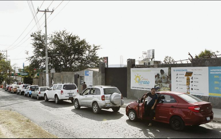 Las compras de pánico por parte de los habitantes de la ZMG han incidido también en el desabasto de gasolina. EL INFORMADOR/A. Camacho