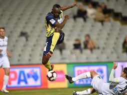 Tras retirarse del atletismo, el multimedallista olímpico probó suerte en el club australiano Central Coast Mariners y luego fue sondeado por varios equipos, entre ellos Dorados de Sinaloa. AFP / ARCHIVO
