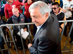 En el deportivo de Acambay, el Presidente destaca que en los últimos días se han detectado dos tomas clandestinas en la localidad. AFP / A. Estrella