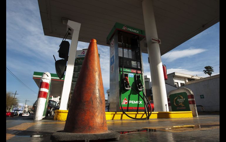 Por otra parte, el secretario general de Gobierno de NL, Manuel González, afirmó que hay un problema temporal de logística porque desde la entidad  se trasladaron pipas hacia el centro del país, con el fin de regularizar la falta de gasolina en otros estados.