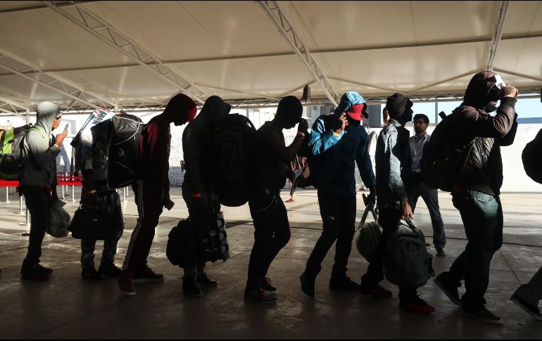La situación sanitaria que presentan los migrantes es similar dentro y fuera de los albergues y refugios temporales en Tijuana. EFE/ A. Valades