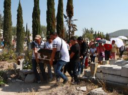 Por momentos, los vecinos buscan retomar sus actividades cotidianas, pero esto resulta difícil. NTX/F. Estrada
