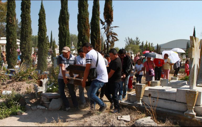 Por momentos, los vecinos buscan retomar sus actividades cotidianas, pero esto resulta difícil. NTX/F. Estrada