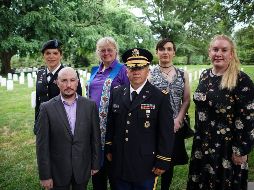 Militares transgénero en una ceremonia en el cementerio nacional de Arlington. AFP/M. Ngan