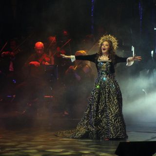 Sarah Brightman seduce con brillo vocal