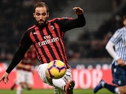 El ex atacante del Real Madrid y de la Juventus, de 31 años, está pasando por una temporada difícil en el Milan, donde está cedido por el equipo turinés. AFP / ARCHIVO