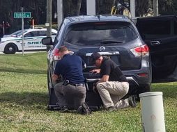 Los oficiales indicaron que un joven, Zephen Xaper, de 21 años, llamó a la línea de emergencias 911 y les dijo que había disparado en el interior del local. AP/ ESPECIAL