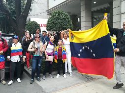 Los asistentes manifestaron que la asunción de Guaidó representa una esperanza para volver a su país. TWITTER/@zeregag