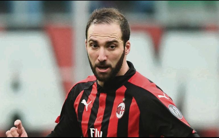 Reinicio. Gonzalo Higuaín no tuvo el éxito deseado en Milan, equipo en el que jugó los últimos seis meses y ahora buscará retomar el nivel en el futbol inglés. AFP / M. Medina